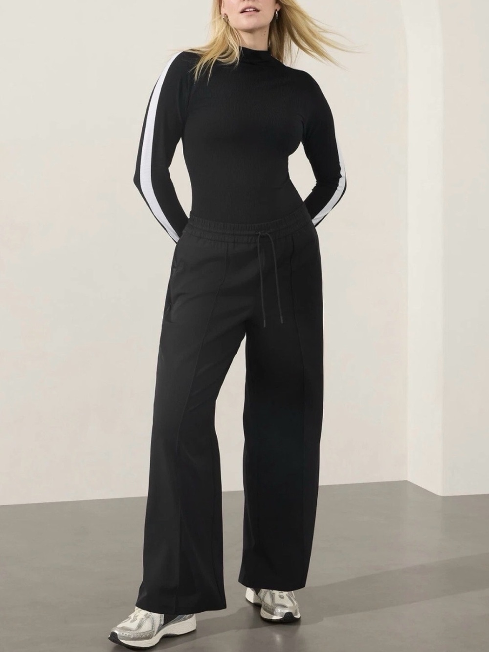 Athleta 2024 Endeavor High Rise Relaxed Pant Small Black Pull On Athleisure Chic